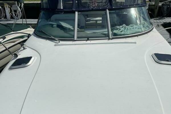 Photo of the 2006 Rinker Express Cruiser "HAPPY OURS"