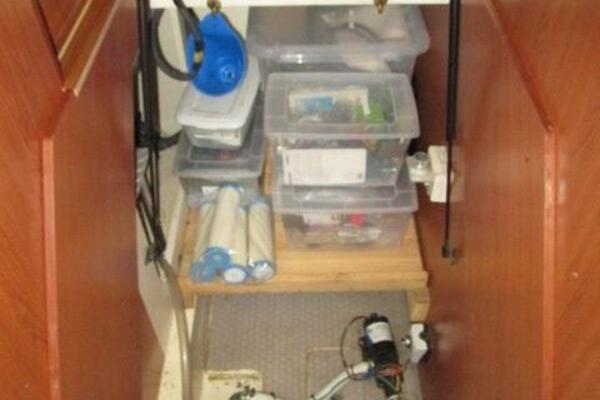 40' Mainship companionway storage