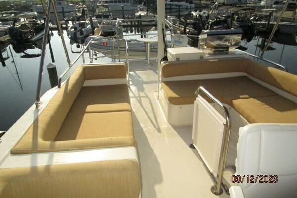 40' Mainship flybridge aft