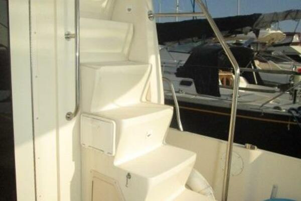 40' Mainship aftdeck-flybridge stairs