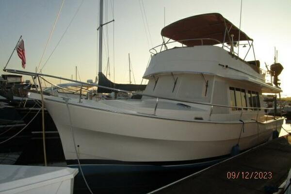 40' Mainship port forward profile