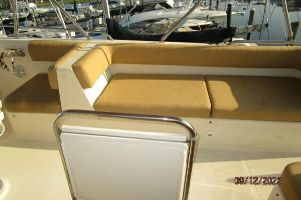 40' Mainship flybridge starboard