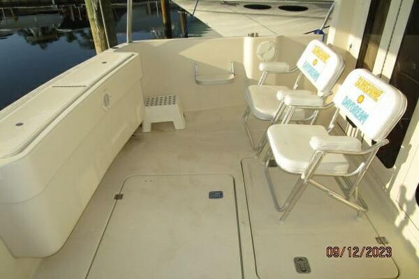 40' Mainship aftdeck port