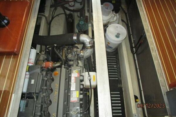 40' Mainship engine room access