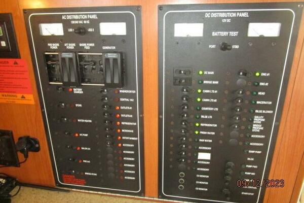 40' Mainship salon electrical panels