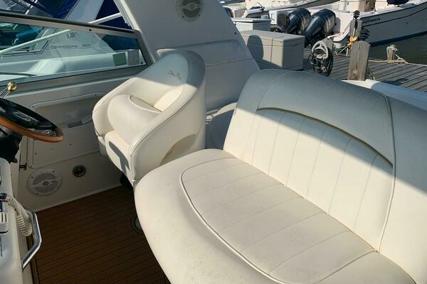Photo of the 2002 Sea Ray Sundancer