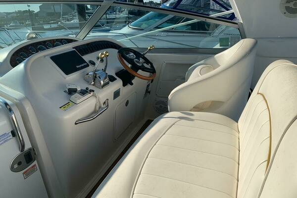 Photo of the 2002 Sea Ray Sundancer