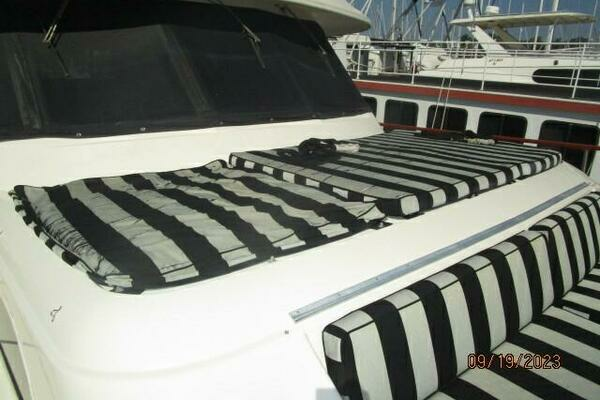 Photo of the 1986 Hatteras 63 CPMY "WOLO"