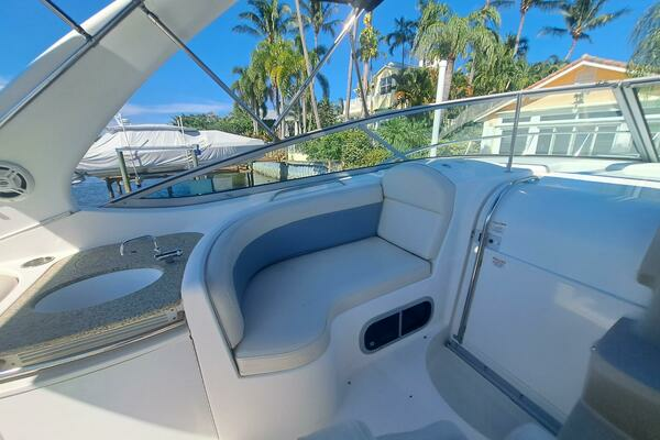 Photo of the 2005 Chaparral 330 Signature Cruiser