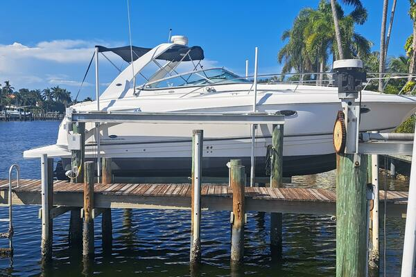 Photo of the 2005 Chaparral 330 Signature Cruiser