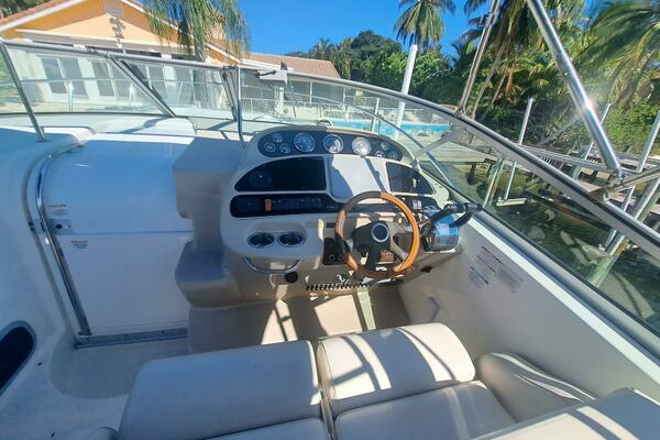 Photo of the 2005 Chaparral 330 Signature Cruiser