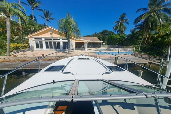 Photo of the 2005 Chaparral 330 Signature Cruiser