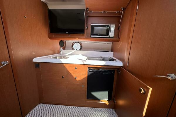 2013 Beneteau 38