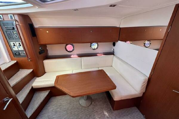 2013 Beneteau 38