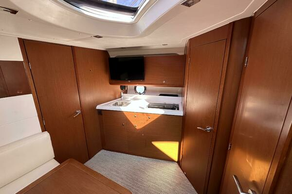 2013 Beneteau 38