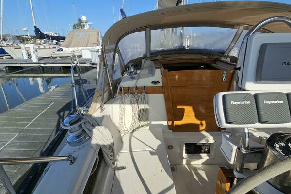 Photo of the 1994 Pacific Seacraft 