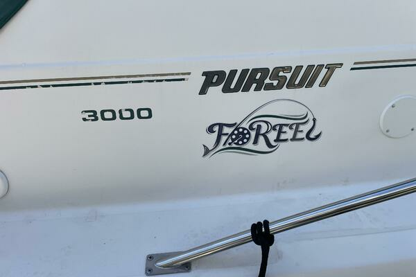 Photo of the 2000 Pursuit 3000 Express "FO REEL"