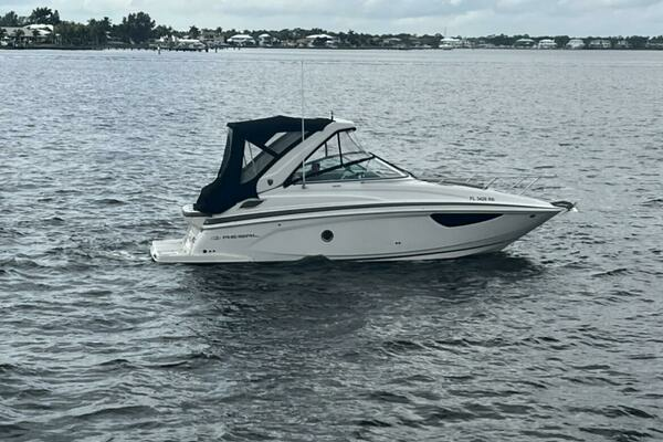 Photo of the 2018 Regal 28 Express