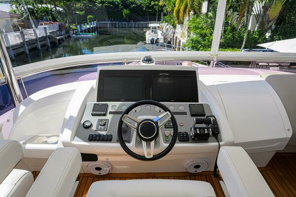 2021 Princess 70