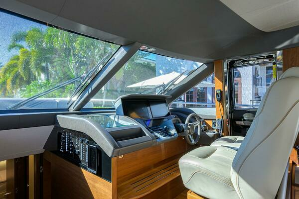 2021 Princess 70