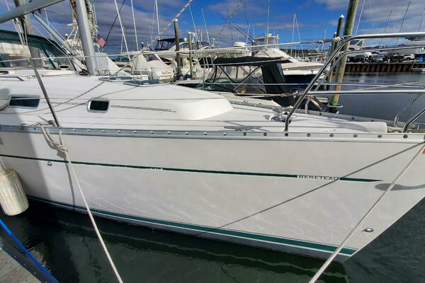 Photo of the 2000 Beneteau 361 "Reality Winds"