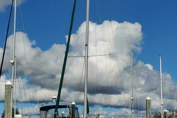 Photo of the 2000 Beneteau 361 "Reality Winds"