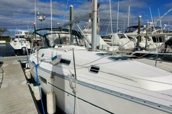 Photo of the 2000 Beneteau 361 "Reality Winds"