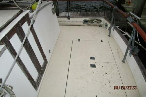 36' Grand Banks aftdeck starboard