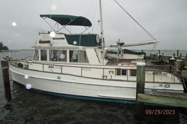 36' Grand Banks port profile