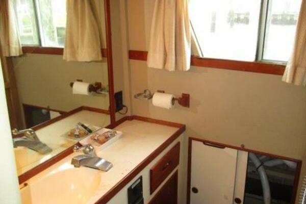 36' Grand Banks master stateroom head