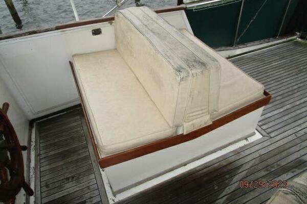36' Grand Banks flybridge starboard seating
