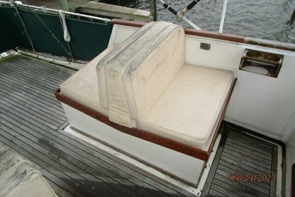 36' Grand Banks flybridge port seating