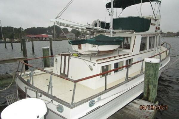 36' Grand Banks starboard aft profile2
