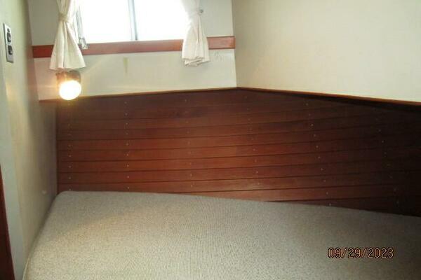 36' Grand Banks guest stateroom port