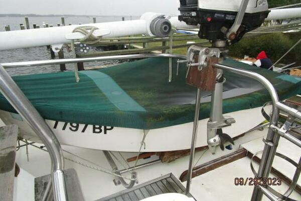 36' Grand Banks tender1