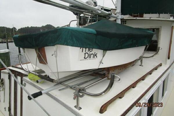 36' Grand Banks tender2