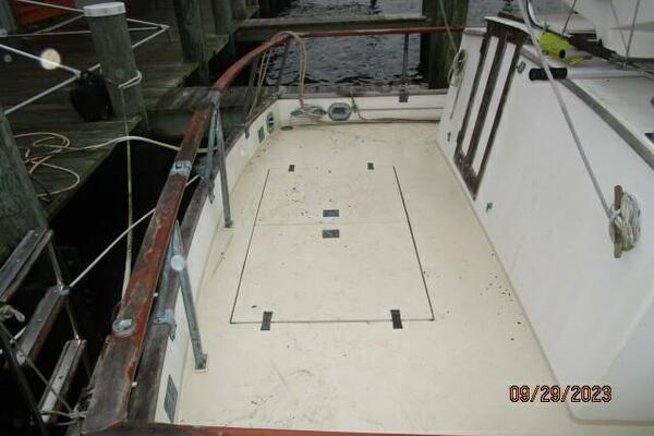 36' Grand Banks aftdeck port