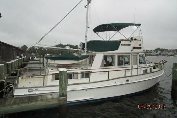 36' Grand Banks starboard aft profile1