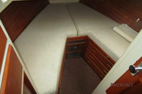 36' Grand Banks guest stateroom