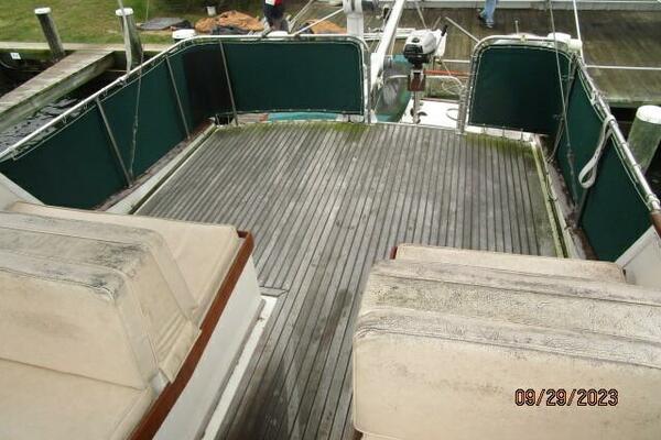 36' Grand Banks flybridge aft