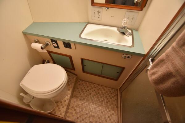 43ft Hatteras Yacht For Sale