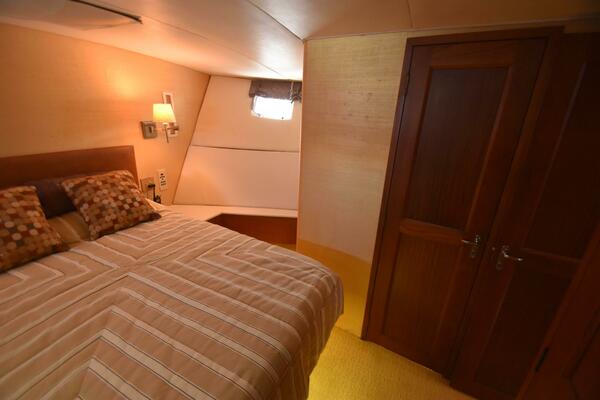 43ft Hatteras Yacht For Sale