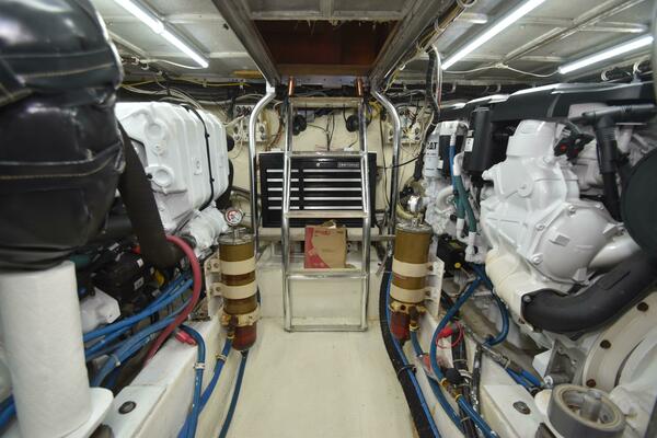 43ft Hatteras Yacht For Sale