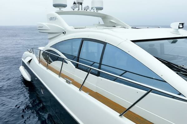 2011 Azimut 68