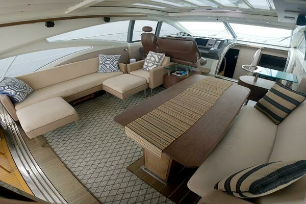 2011 Azimut 68