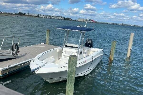 22ft Boston Whaler Yacht For Sale