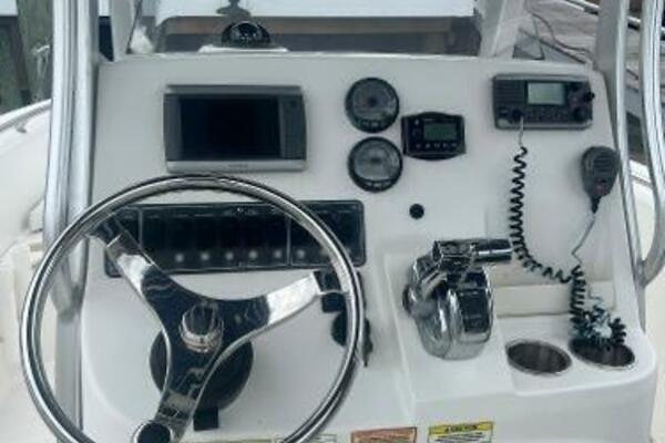 22ft Boston Whaler Yacht For Sale