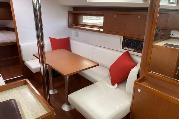 Cloud Nine 41ft Beneteau Yacht For Sale Cloud Nine 41ft Beneteau Yacht For Sale