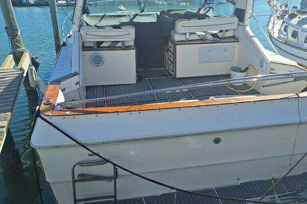 Photo of the 1985 Sea Ray 390 Express Cruiser