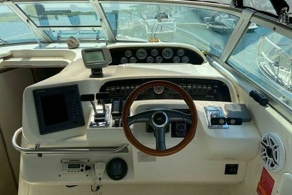 Photo of the 1996 Sea Ray 330DA